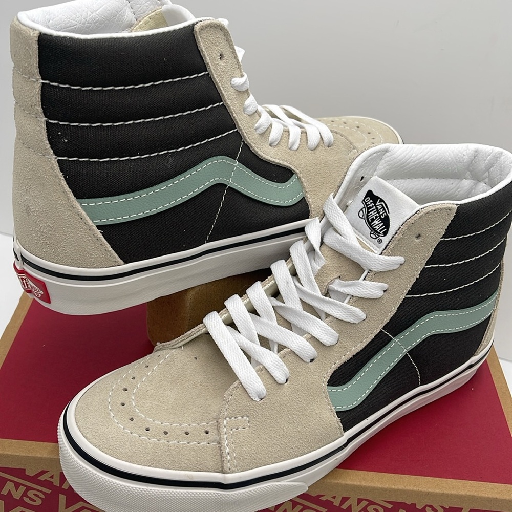 Vans WMNS Sk&-Hi Canvas Suede Pop Black Mu
VN000CMXBML
Sneakers - Picture 10 of 16
